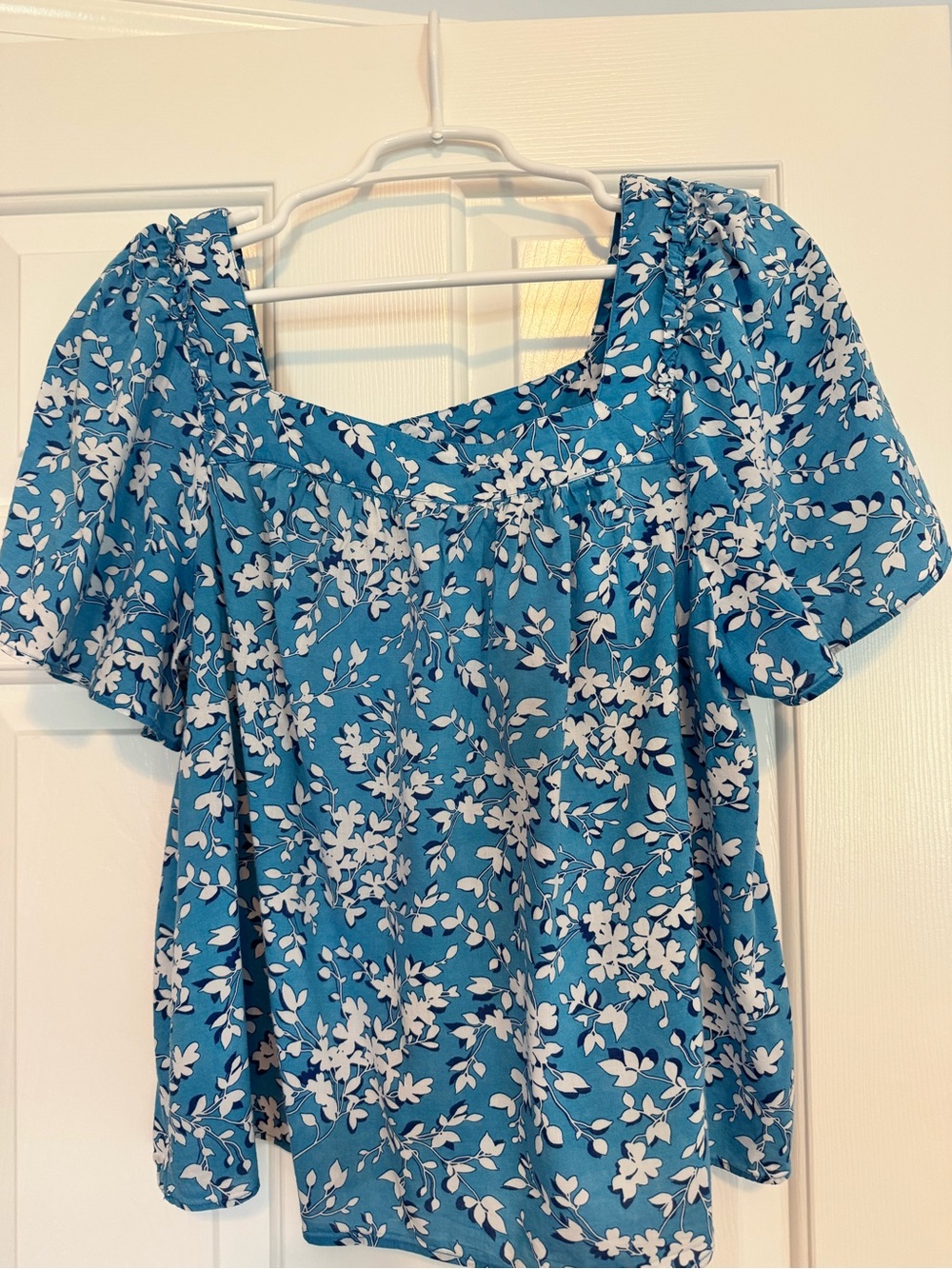 Draper JamBlue Floral  Top size Medium- Women's Lightweight Blouse